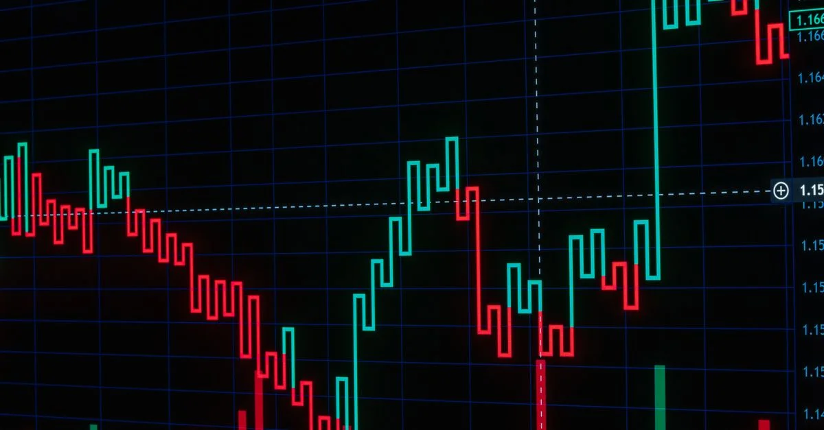 Graphique en chandeliers rouges et verts éclatants illustrant les tendances du marché des cryptomonnaies.